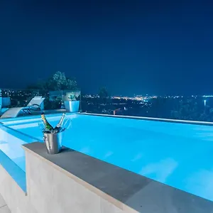Villa The Boat With Rooftop Pool, Matulji