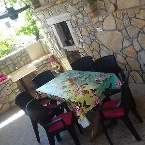 Holiday Nora**** Cres Loznati
